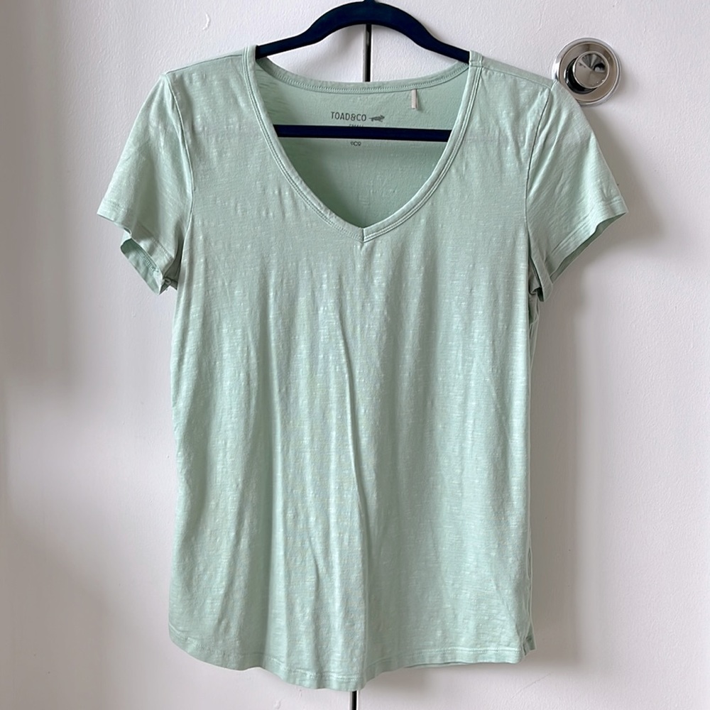 Toad Super Soft V-neck in Mint. Size Small